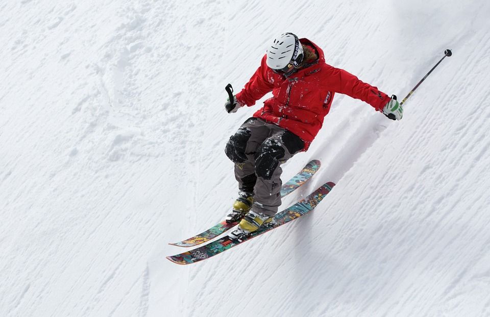 Get your skis and the right policy – main image