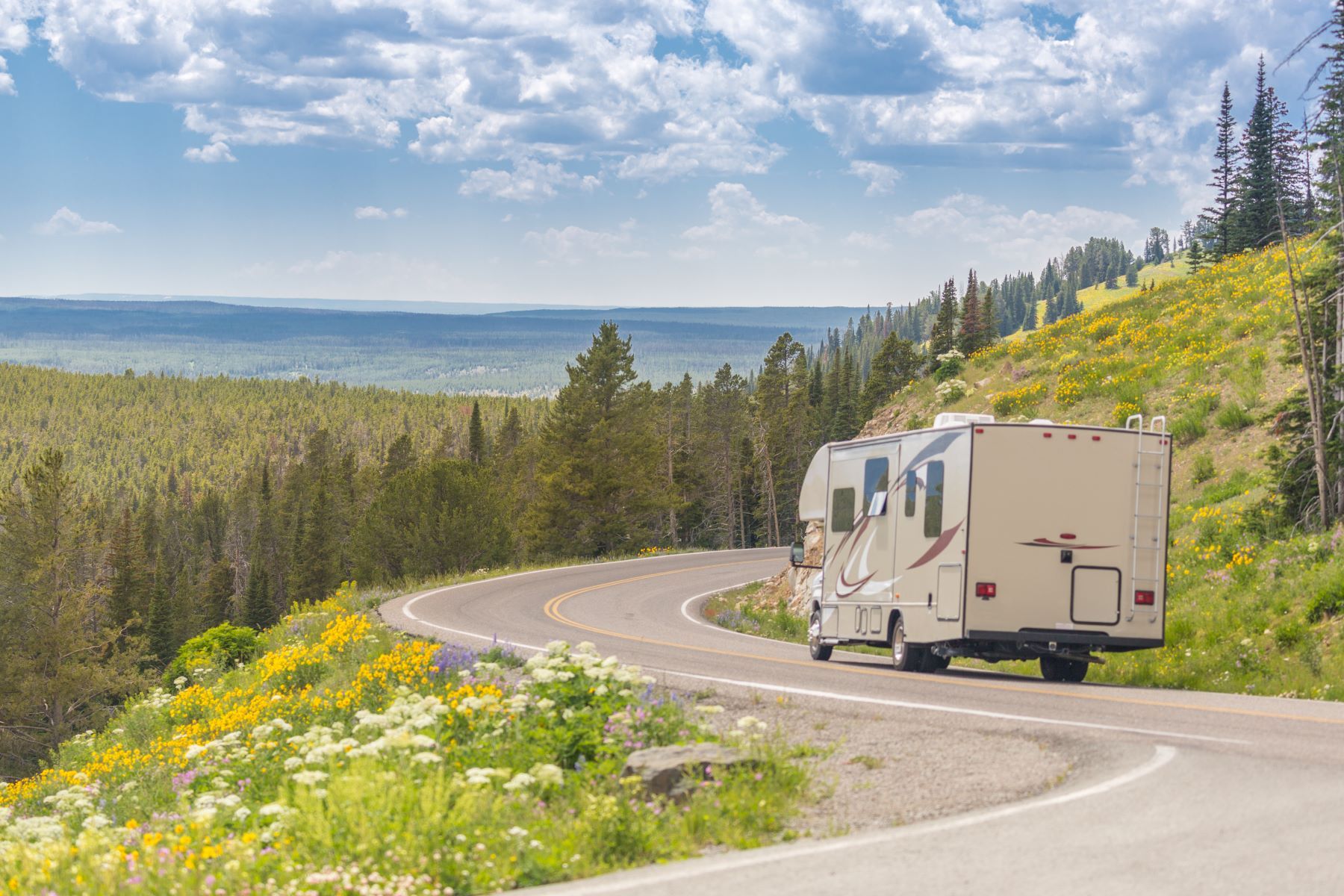 Safe travel by camper – how to ensure comfort and reliability on the road? – main image