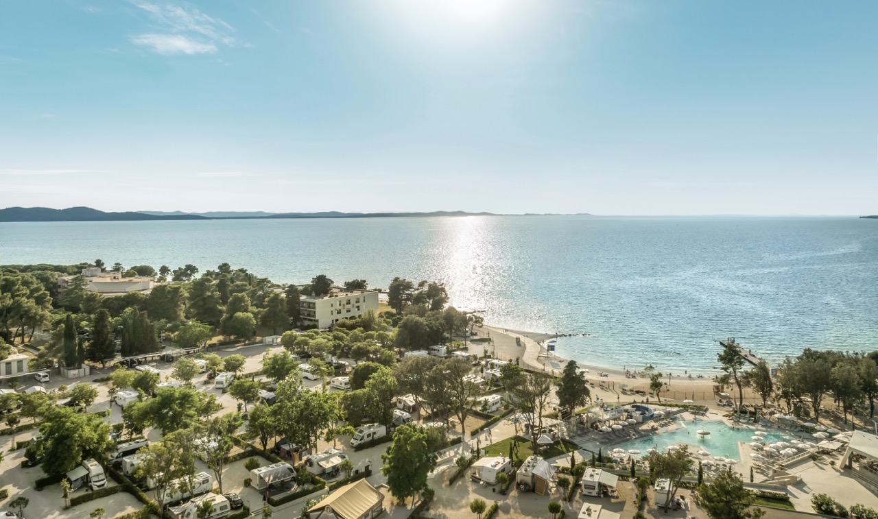 Camping Falkensteiner Zadar: Idealny wybór na długie weekendy i święta z rodziną – główne zdjęcie