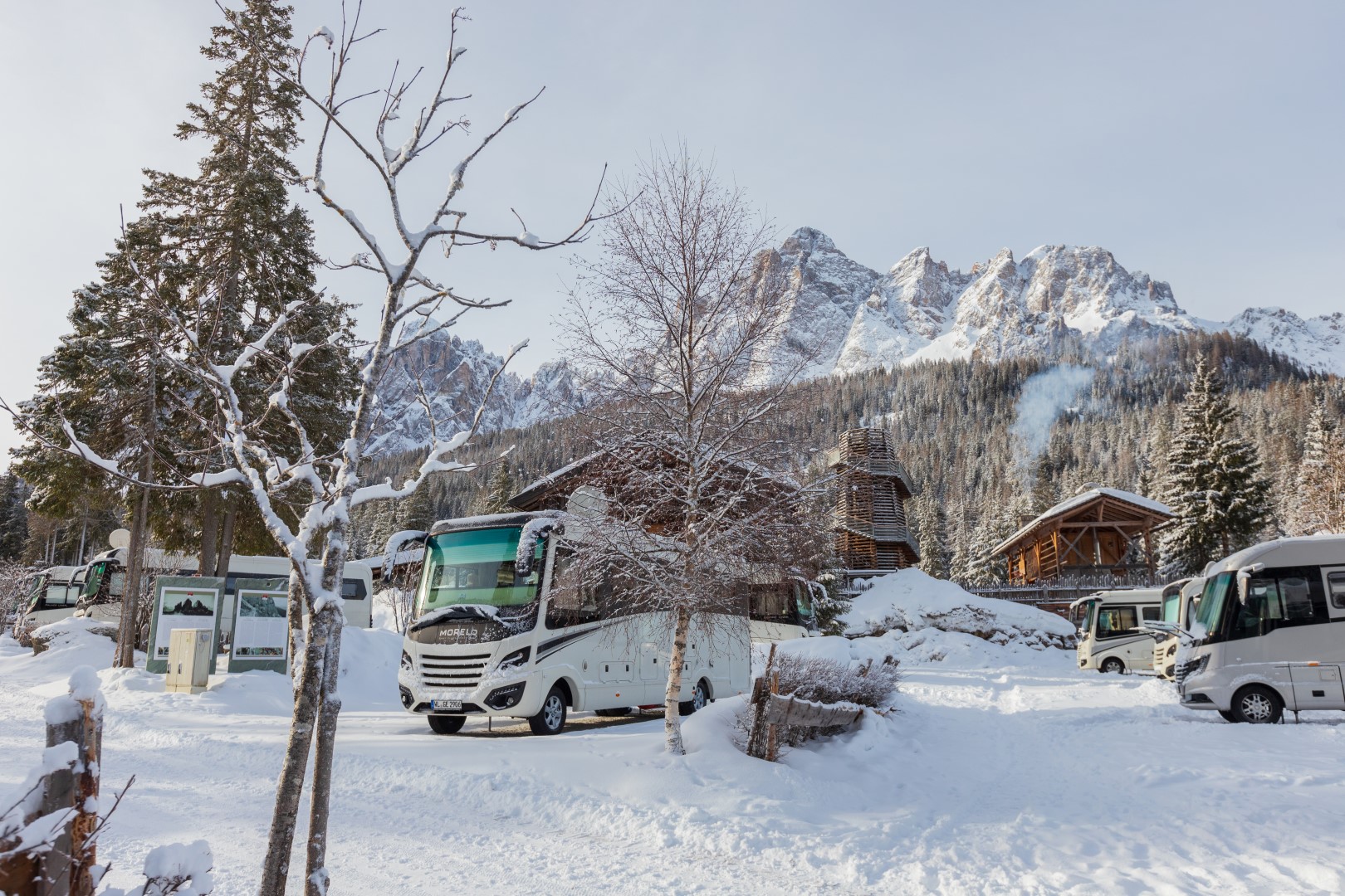 Winter camping in the heart of the Dolomites: Caravan Park Sexten – main image