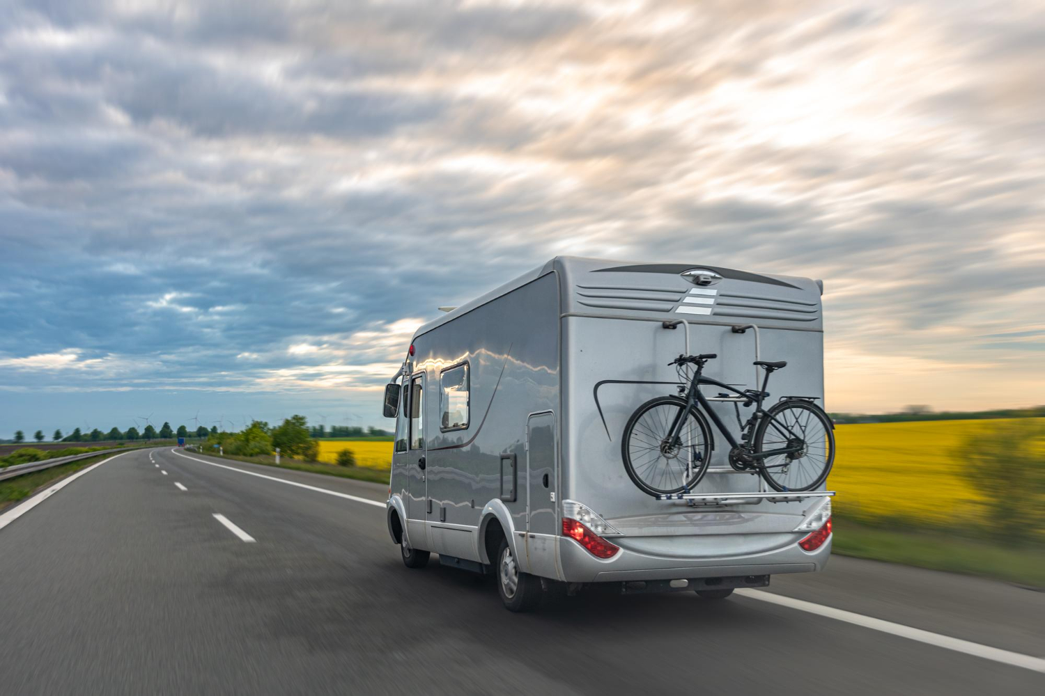 Active holiday with a camper - how to choose a bike for the routes you want to explore? – main image