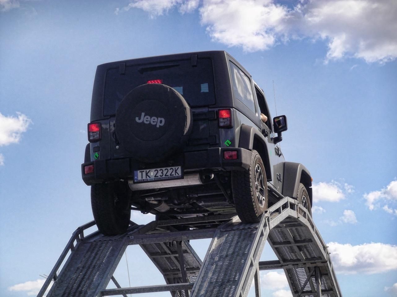 203_jeepjpg