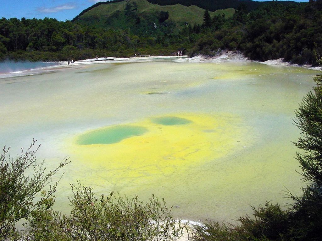 artists-palette-leyo-uploadwikimediaorg-cc-byjpg