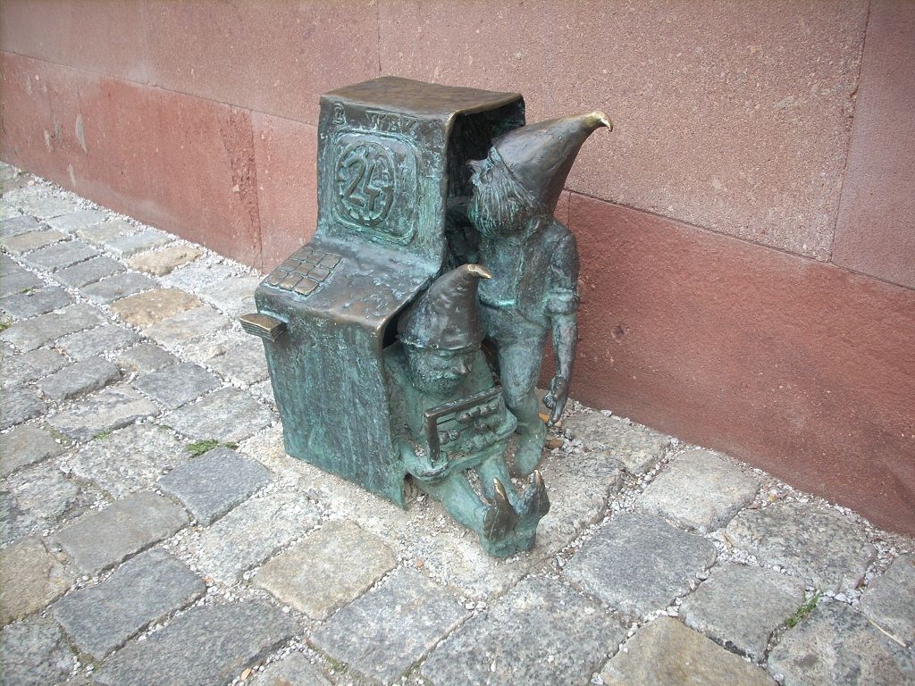 wrocawski-krasnal-one-of-the-welu-photo-przemek-klisjpg