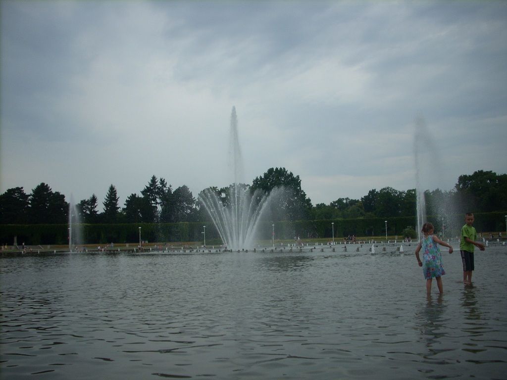 fountain-by-the-century-hall-photo-przemek-klisjpg