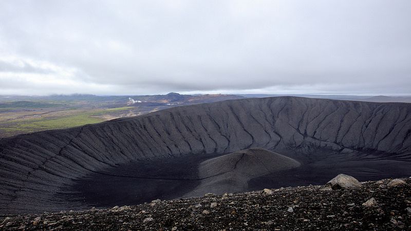 hverfjall-with-mytvatn-baths-in-the-distance-davidjlee-wwwflickrcom-cc-by-sajpg