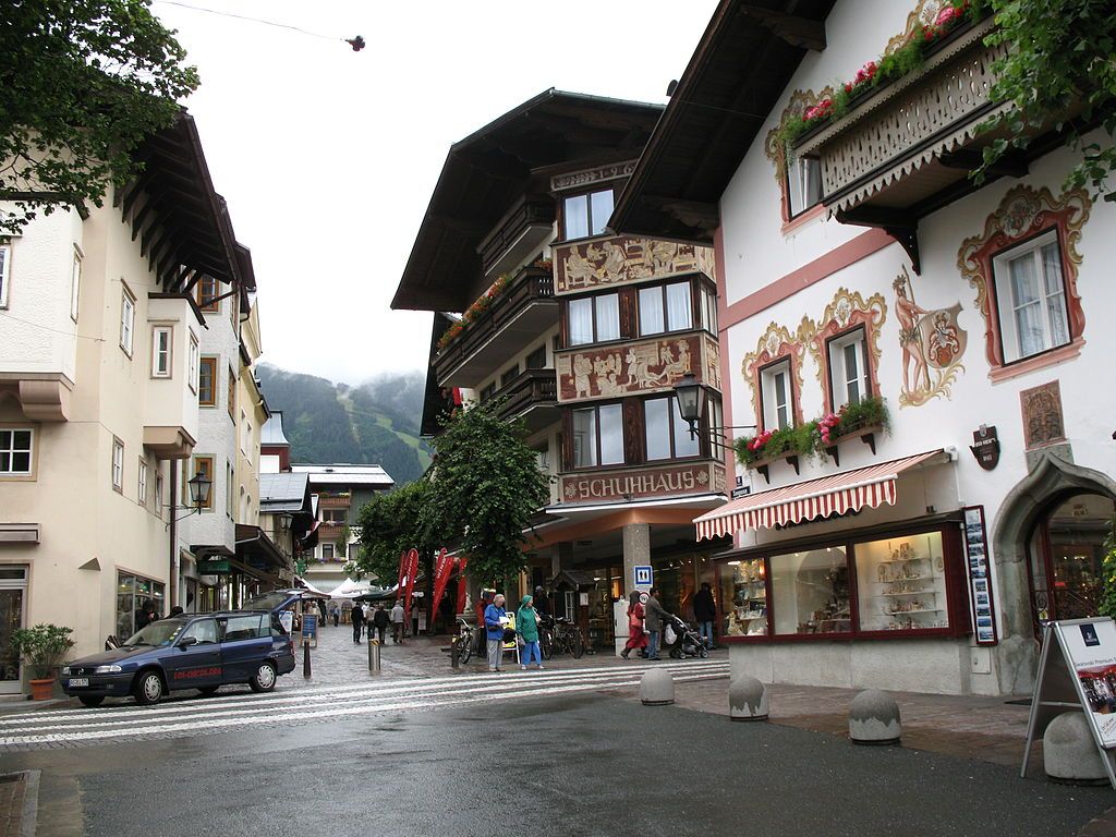 zell-am-see-andrew-bossi-uploadwikimediaorg-cc-by-sajpg