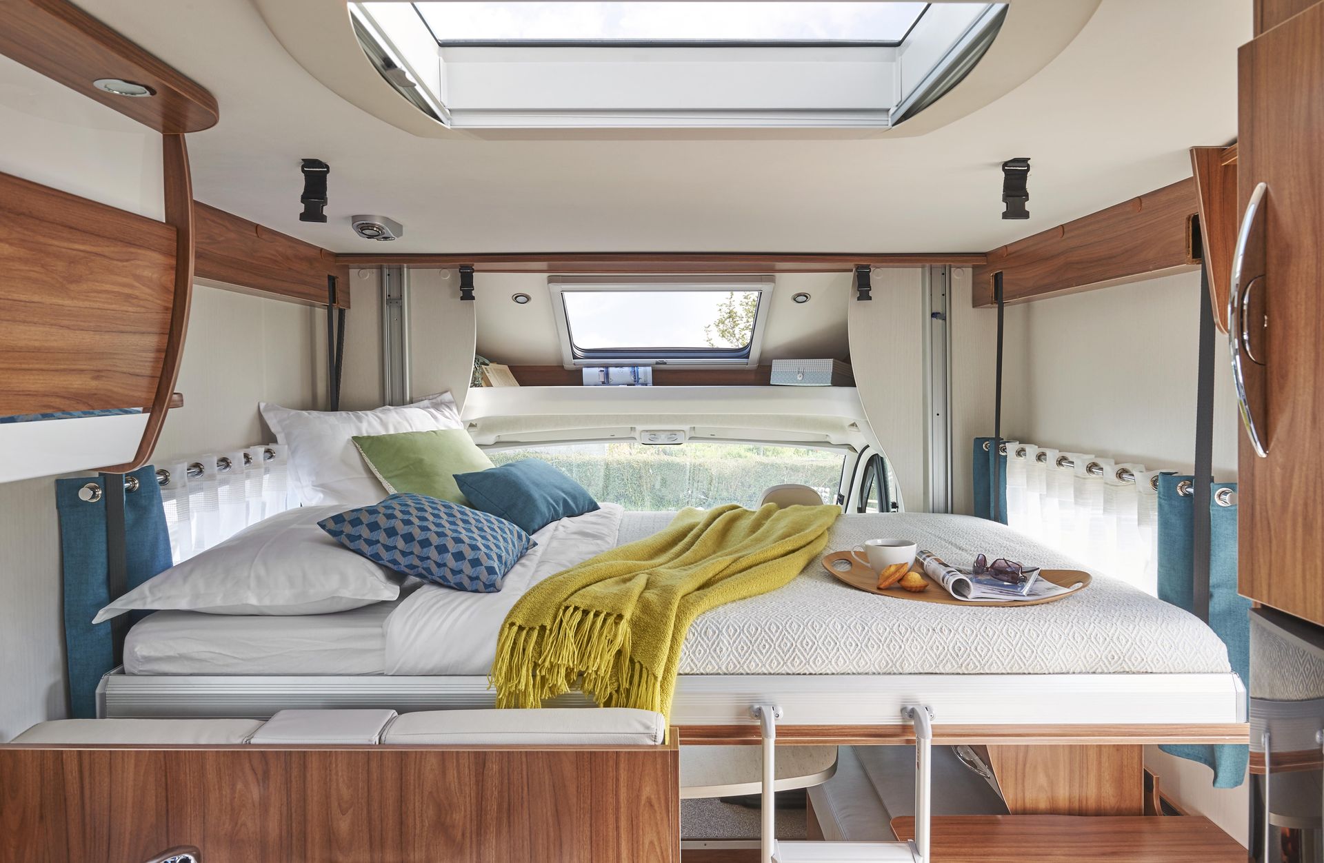 drop-down-bed-in-the-middle2jpg