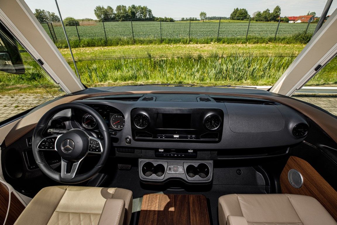 e-line_cockpit_mercedes__2_-srednijpg