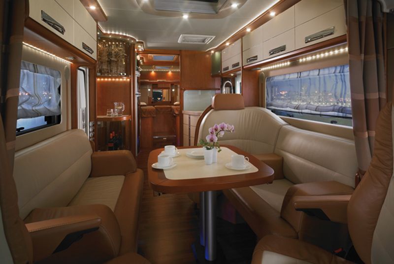 Camping bus with garage – image 2