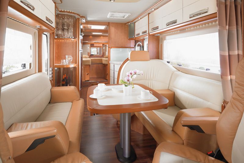 Camping bus with garage – image 3