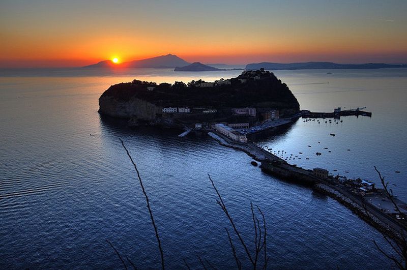 The islands of Italy - the stars scattered over the sea – image 3