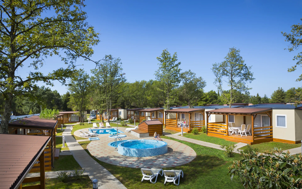Mobile homes with jacuzzi and swimming pool in Croatia – image 3
