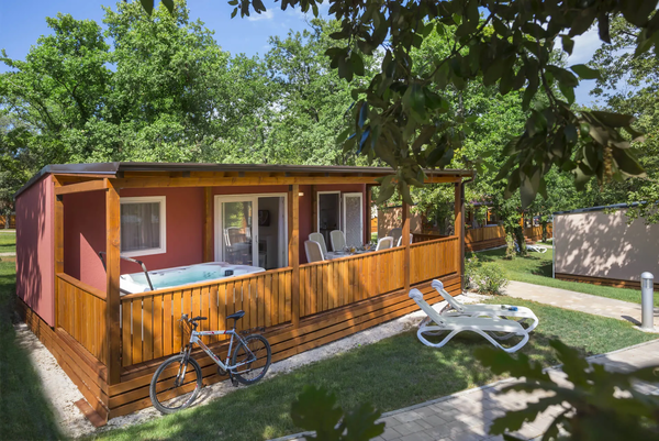 Mobile homes with jacuzzi and swimming pool in Croatia – image 1