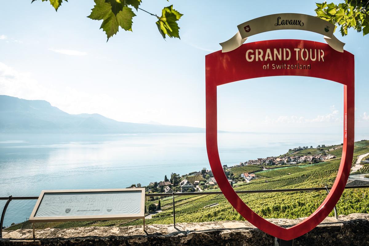 Z gór nad jezioro – Grand Tour of Switzerland – zdjęcie 1