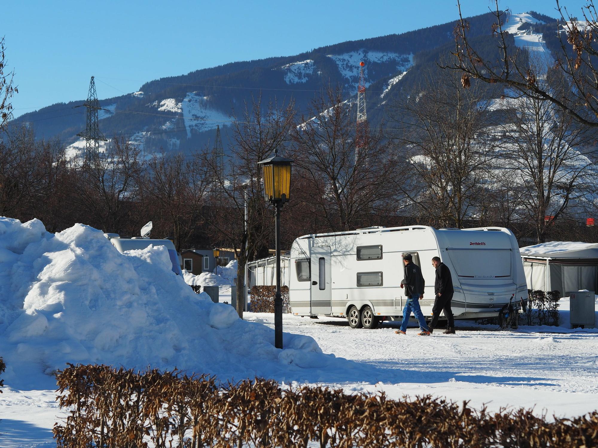 Kamper na ferie zimowe! 5 Ciekawych kierunków na podróż kamperem zimą – zdjęcie 1