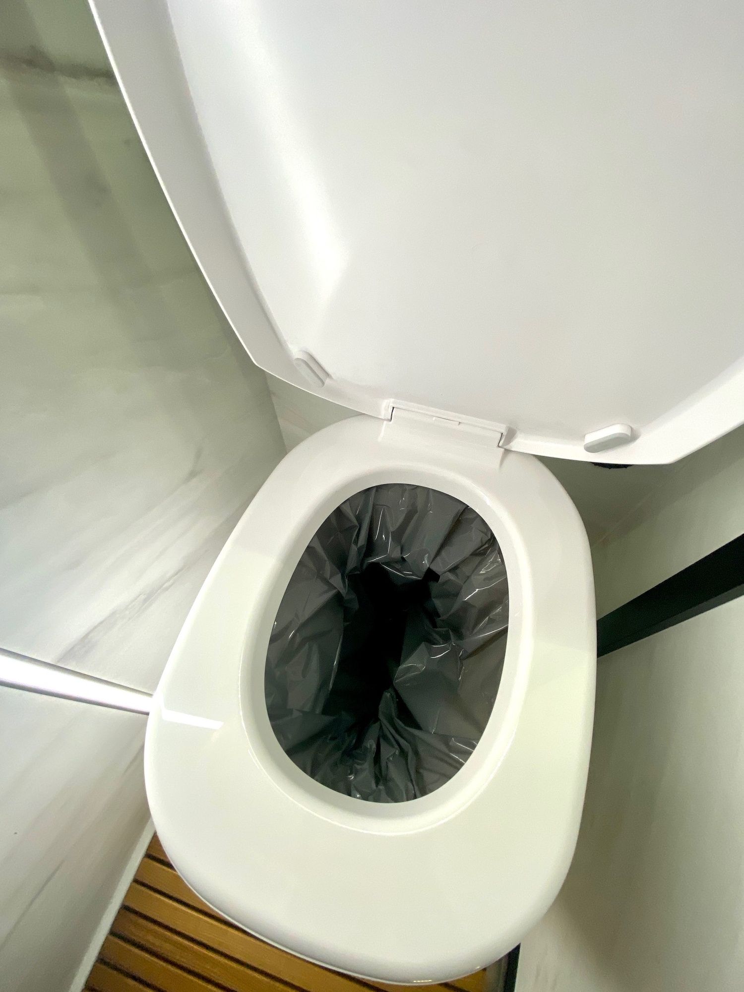 Toaleta Clesana - Globe Traveller Falcon ©CampRest