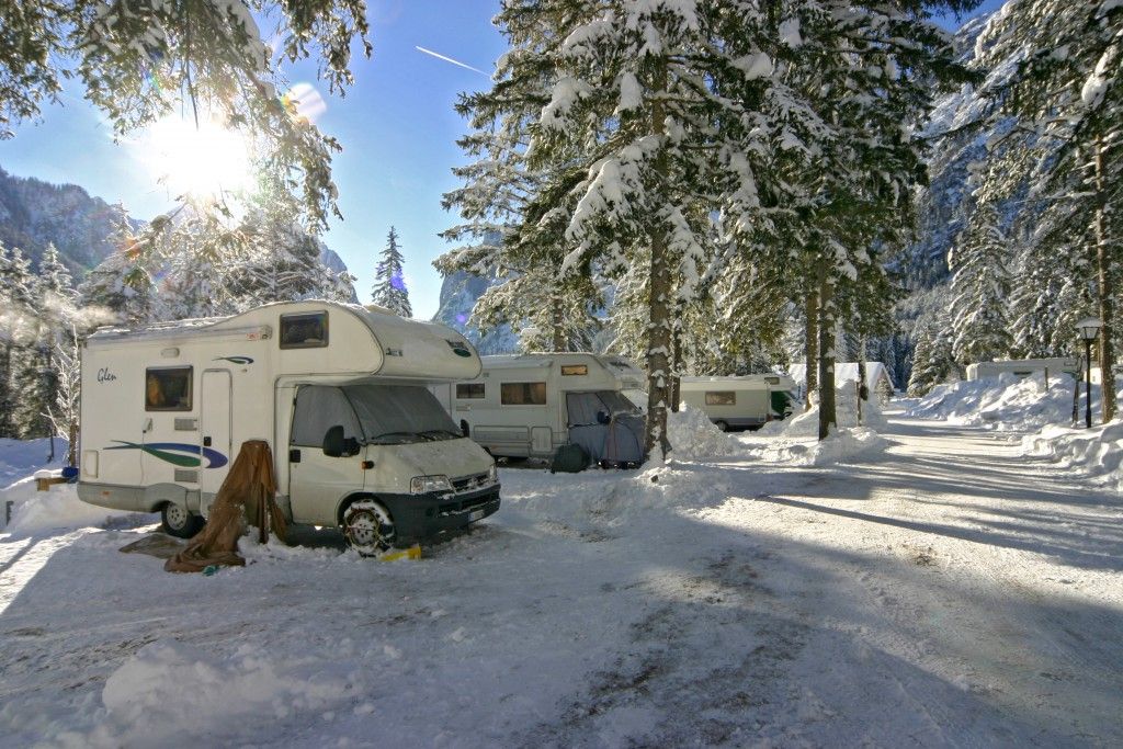 How should a motorhome be equipped for winter travel? – main image