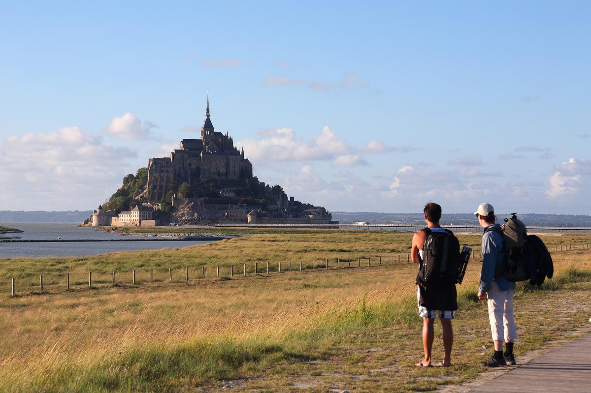 Relax in the shade of Mont Saint-Michel – image 1