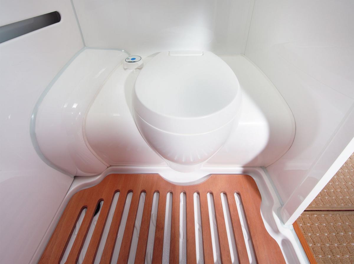 Toilet in camping vehicles – image 1