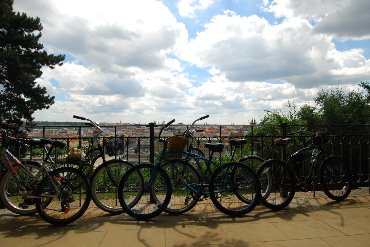 Zaparkuj kampera i wsiądź na rower - zwiedzamy Pragę na rowerze – zdjęcie 1