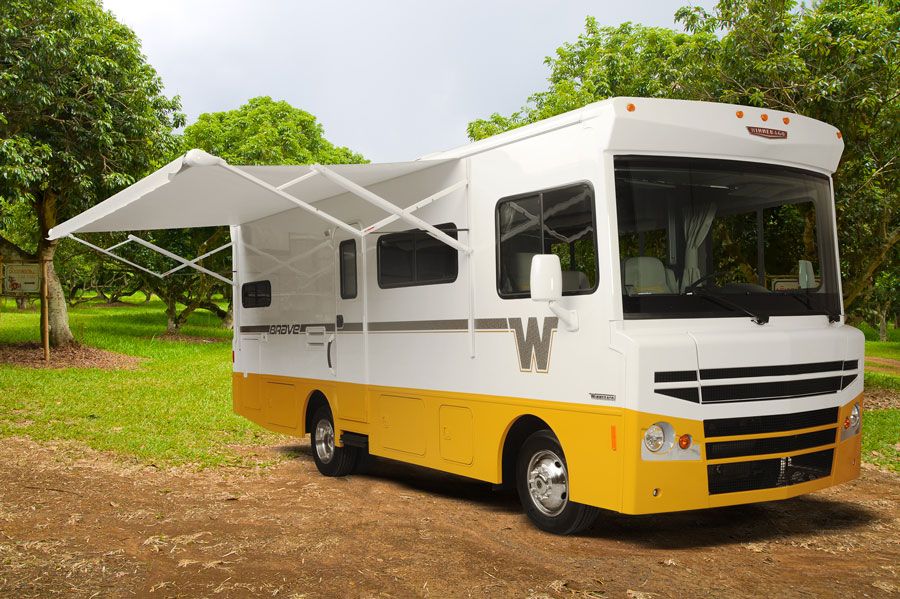 A motorhome in the style of the 60s and 70s - Winnebago Brave – main image