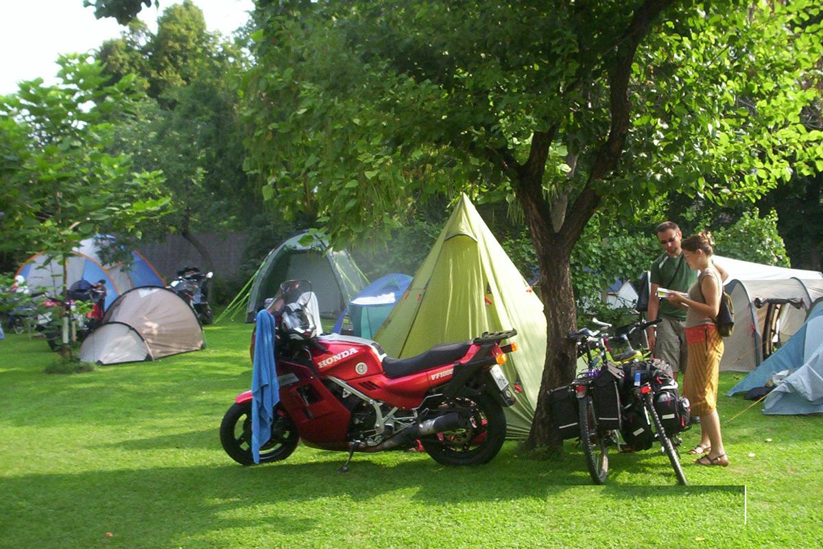 Bikercamp camping & Pansion Budapest – zdjęcie 1