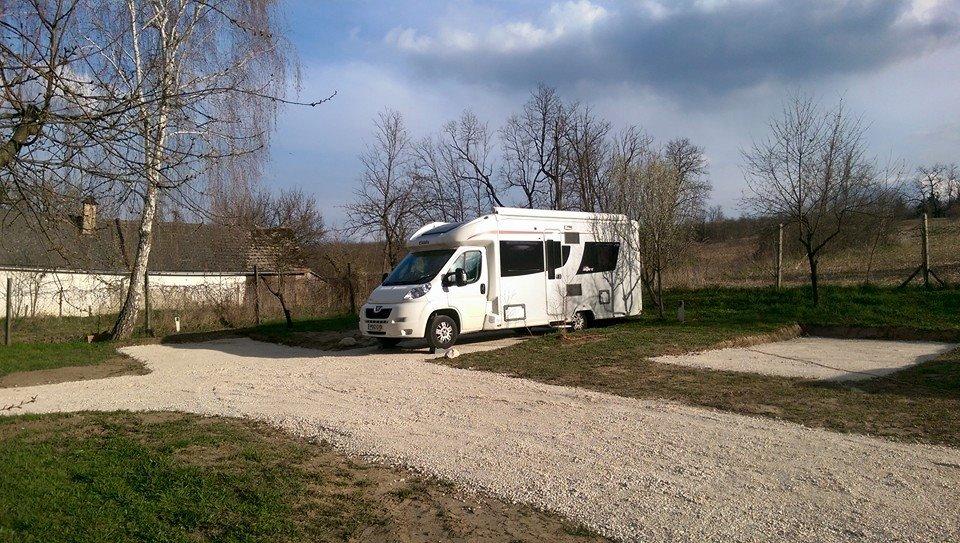 Hungarian Country Camping – image 3