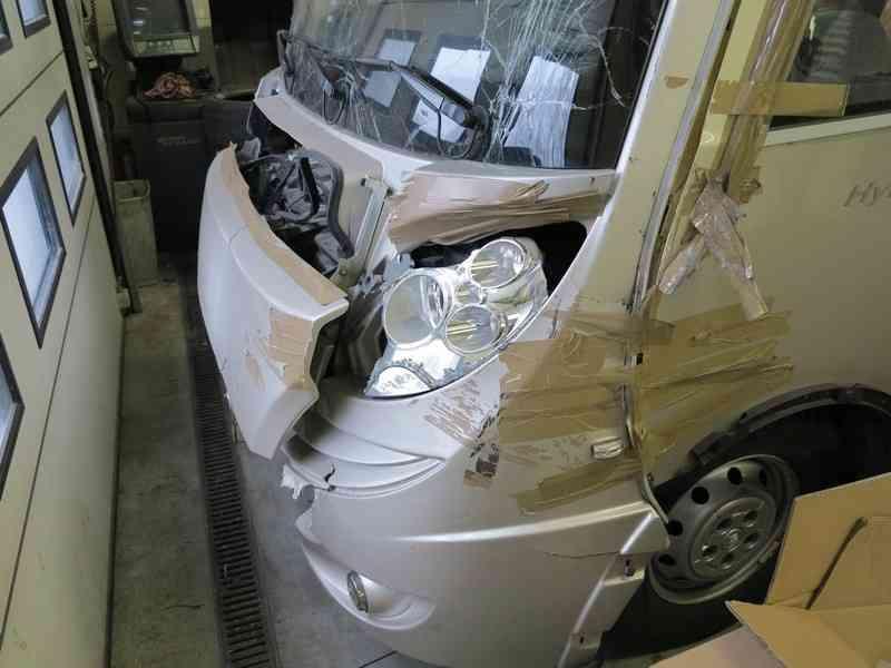 Motorhome accident repairs – image 1