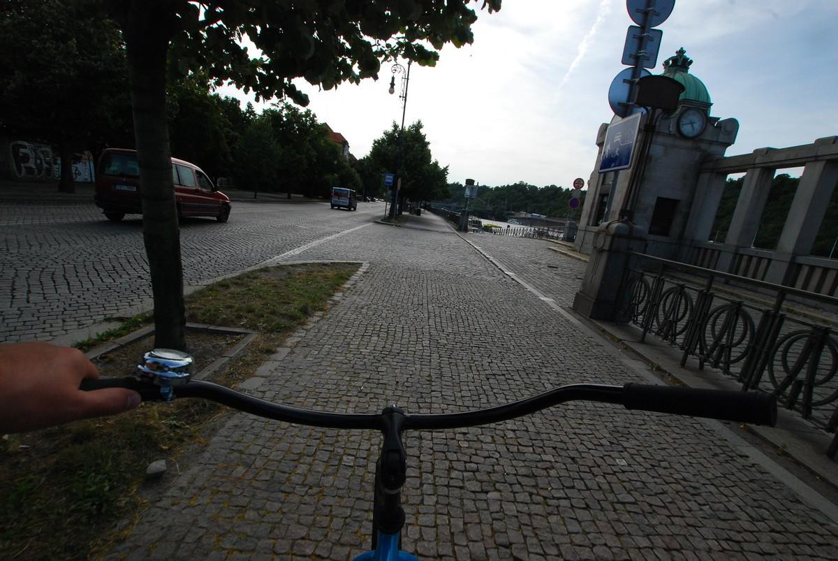 Zaparkuj kampera i wsiądź na rower - zwiedzamy Pragę na rowerze – zdjęcie 4