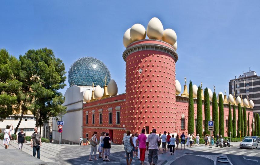 Cieknące zegary w Figueres – zdjęcie 1