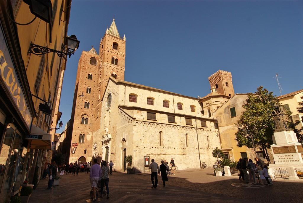 The city of a hundred towers - Albenga – image 1