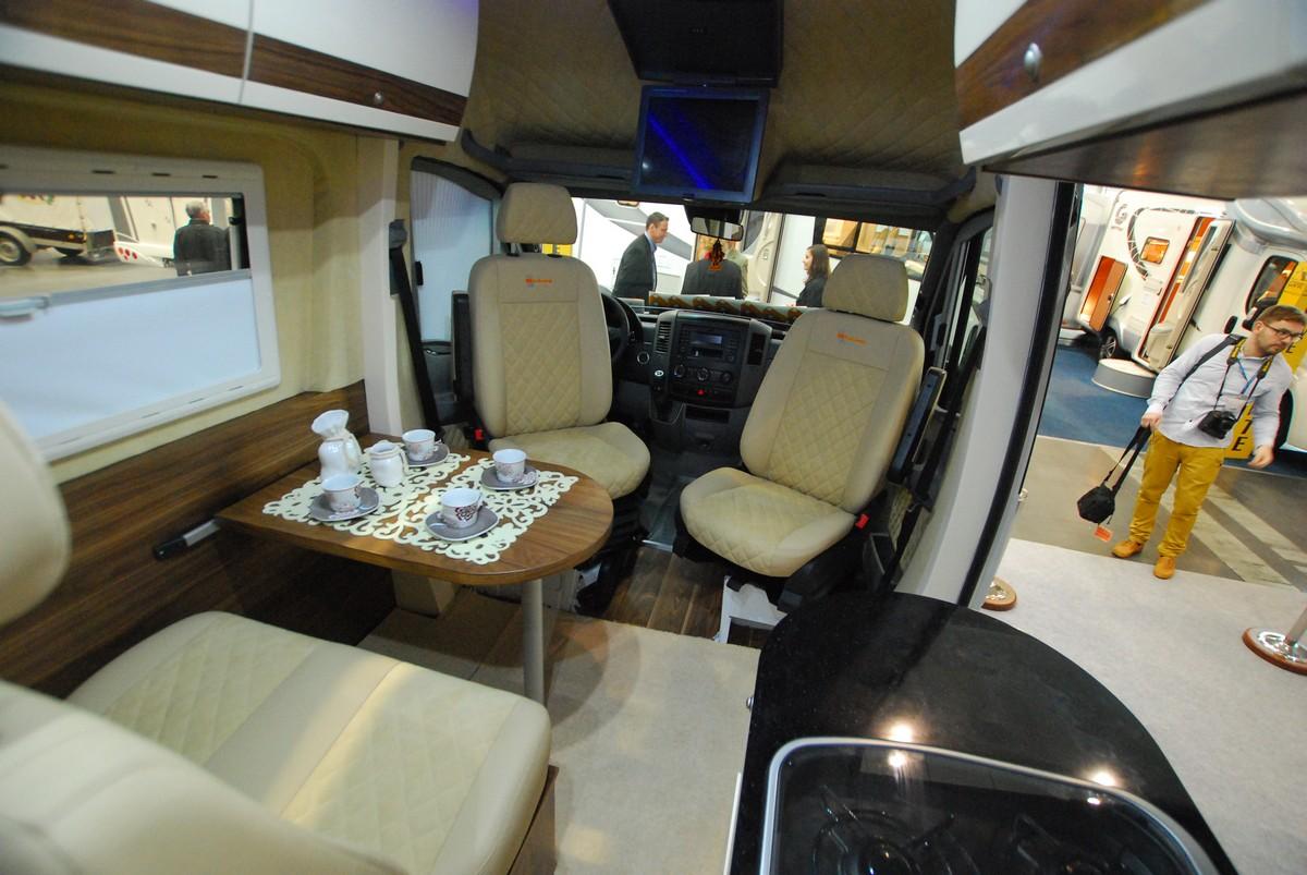 Turn a bus into a motorhome – image 4