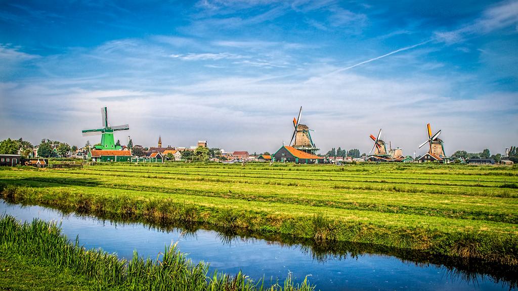 A blast from the past in Zaanse Schans – image 1