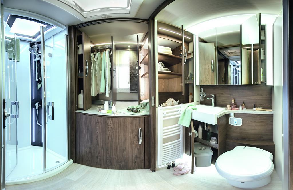 How to operate the toilet in the motorhome? – image 4