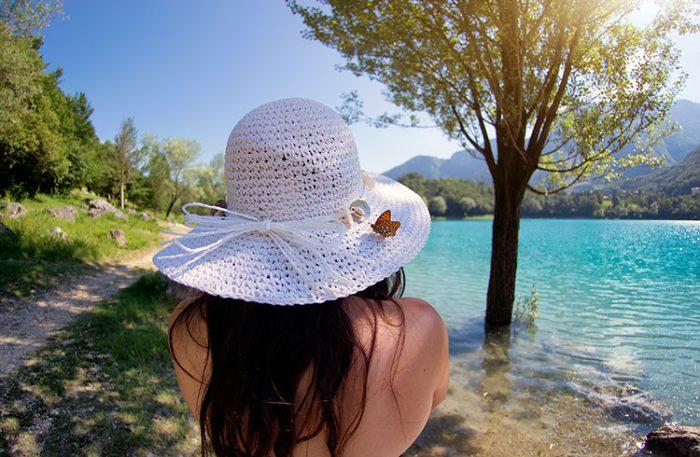Beach life: books, games and a tan. The charming waters of Garda Trentino – image 1