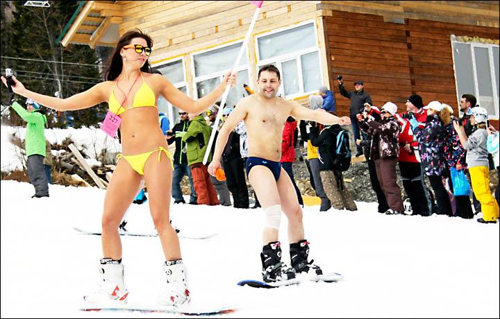 Bikini Skiing in Russia - GUINESS RECORD – image 2