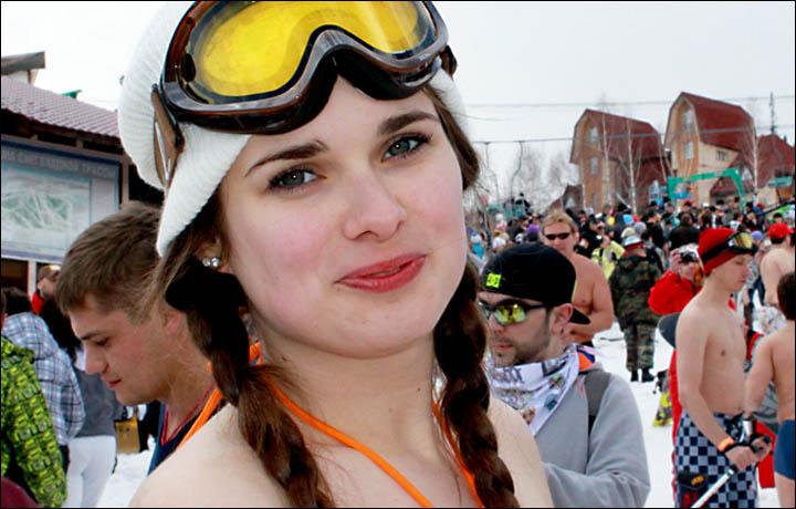 Bikini Skiing in Russia - GUINESS RECORD – image 4