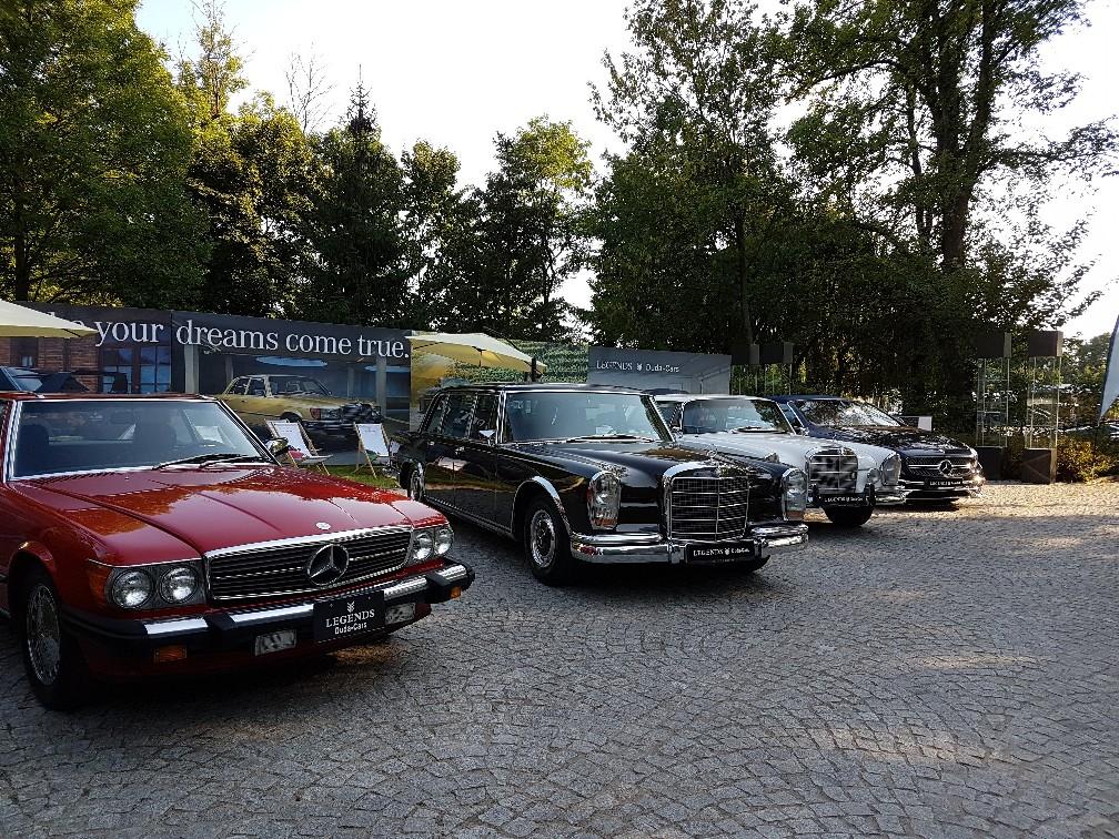 Cars in the castle. MotoClassic 2018 – image 1