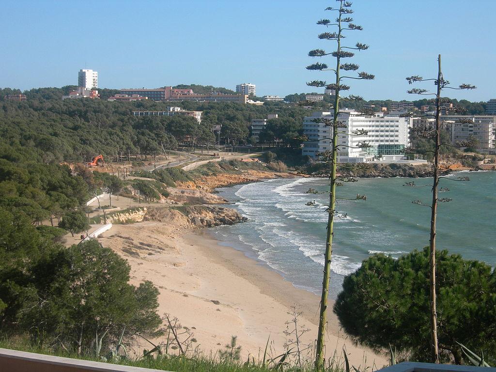 A sunny holiday in Salou – image 1