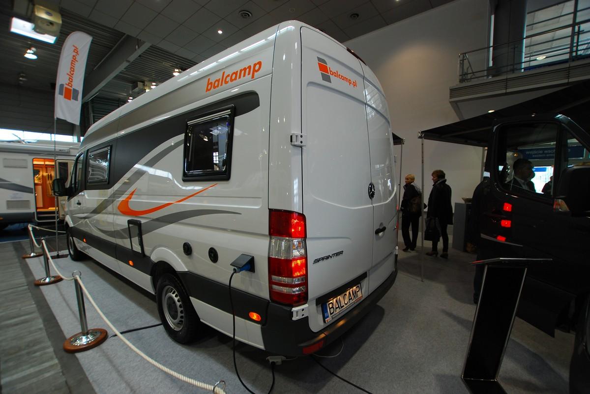 Turn a bus into a motorhome – image 3