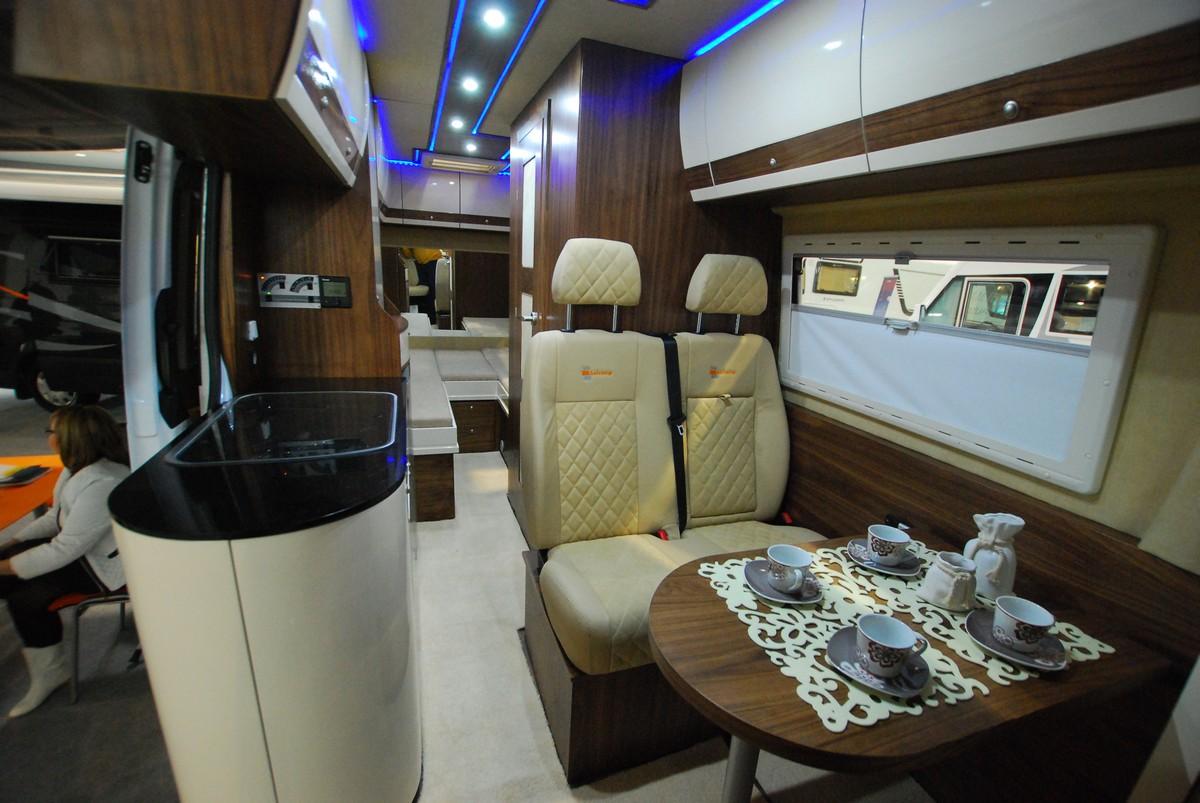 Turn a bus into a motorhome – image 1