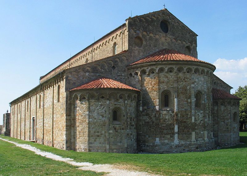 la-basilica-di-san-pietro-a-grado-manfred-heyde-wwwwikimediaorg-cc-by-sajpg