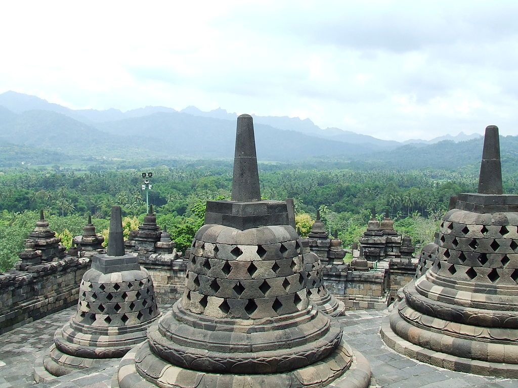 borobudur-stupas-heavens-army-uploadwikimediaorg-cc-byjpg