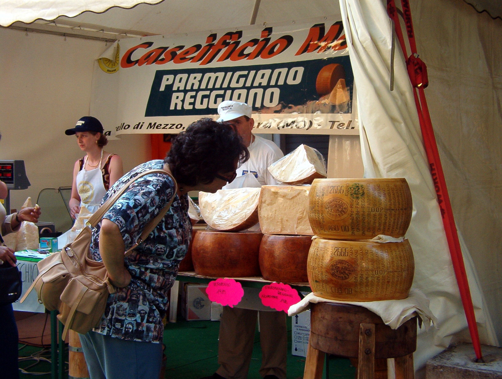 parmigiano-reggiano-wikimedia-commonsjpg