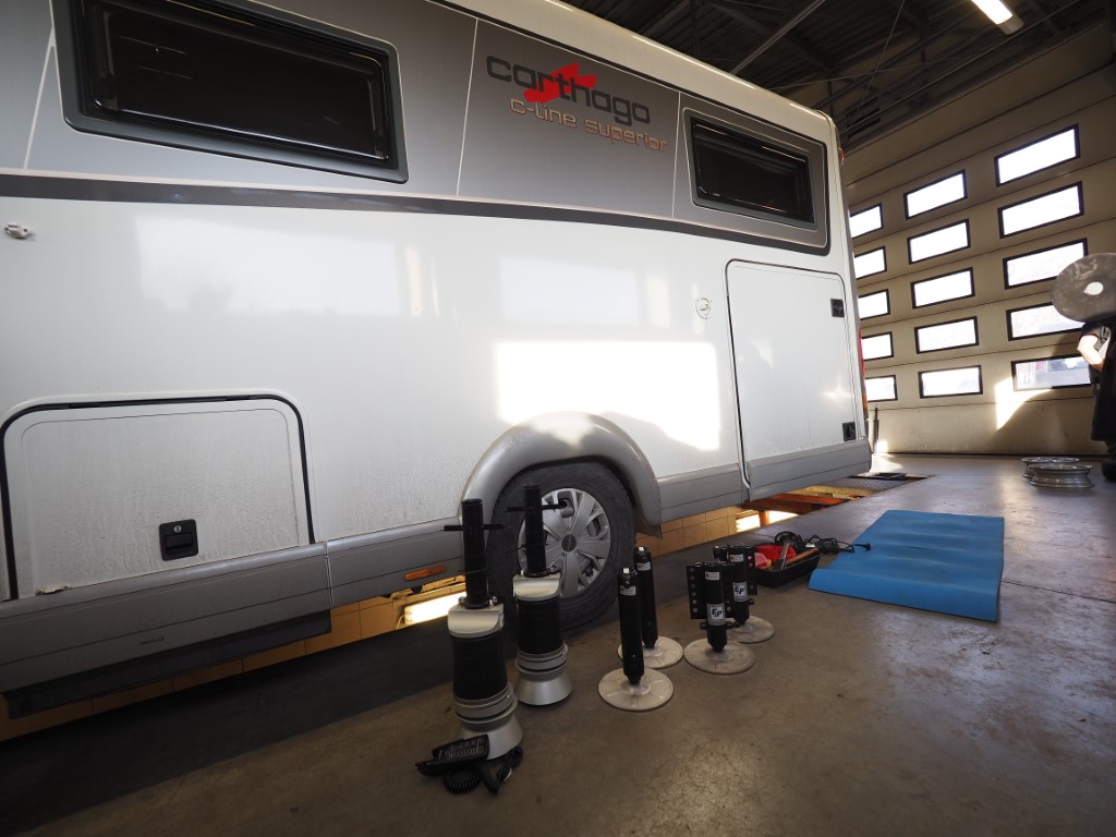 Air suspension and hydraulic supports in the motorhome
