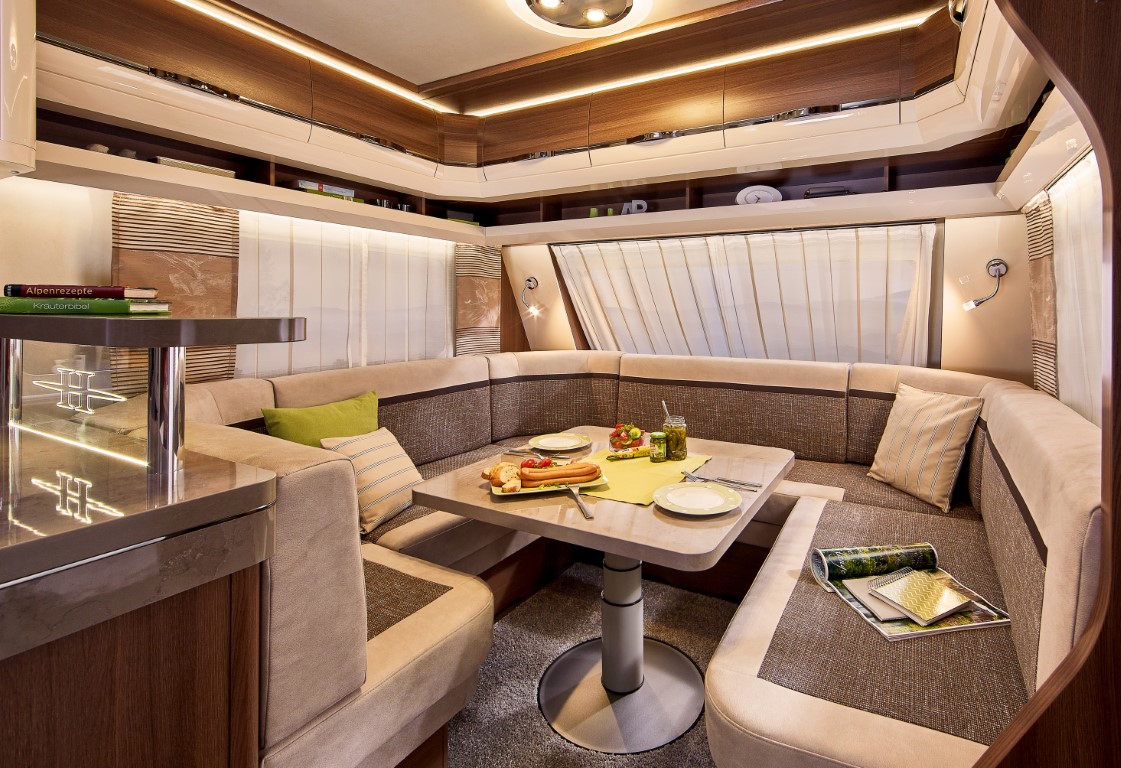 2020_ww_prestige_720wqc_innen_couchsitzgruppe_abendstimmungjpg
