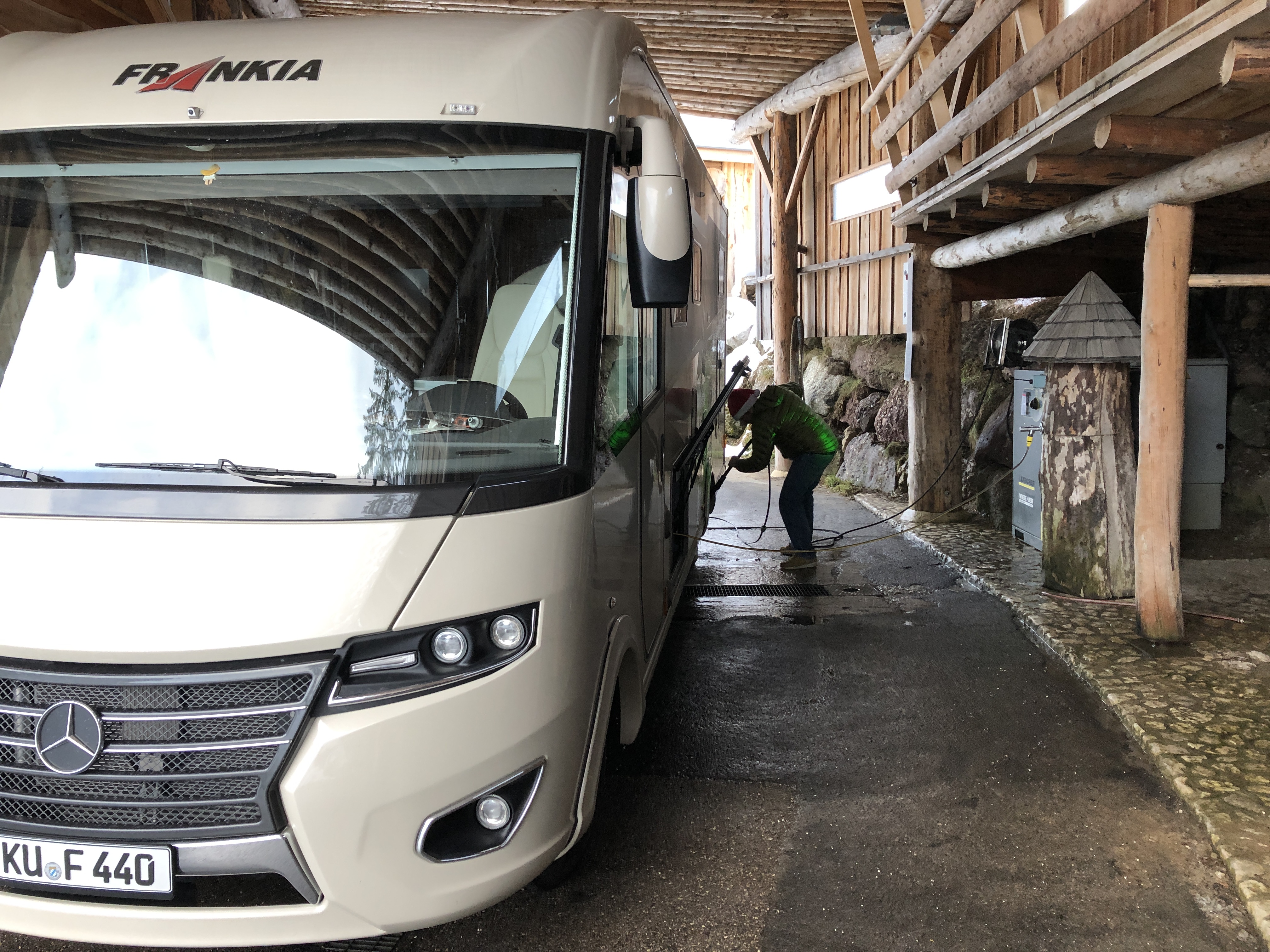 What to ask before signing a motorhome rental contract?