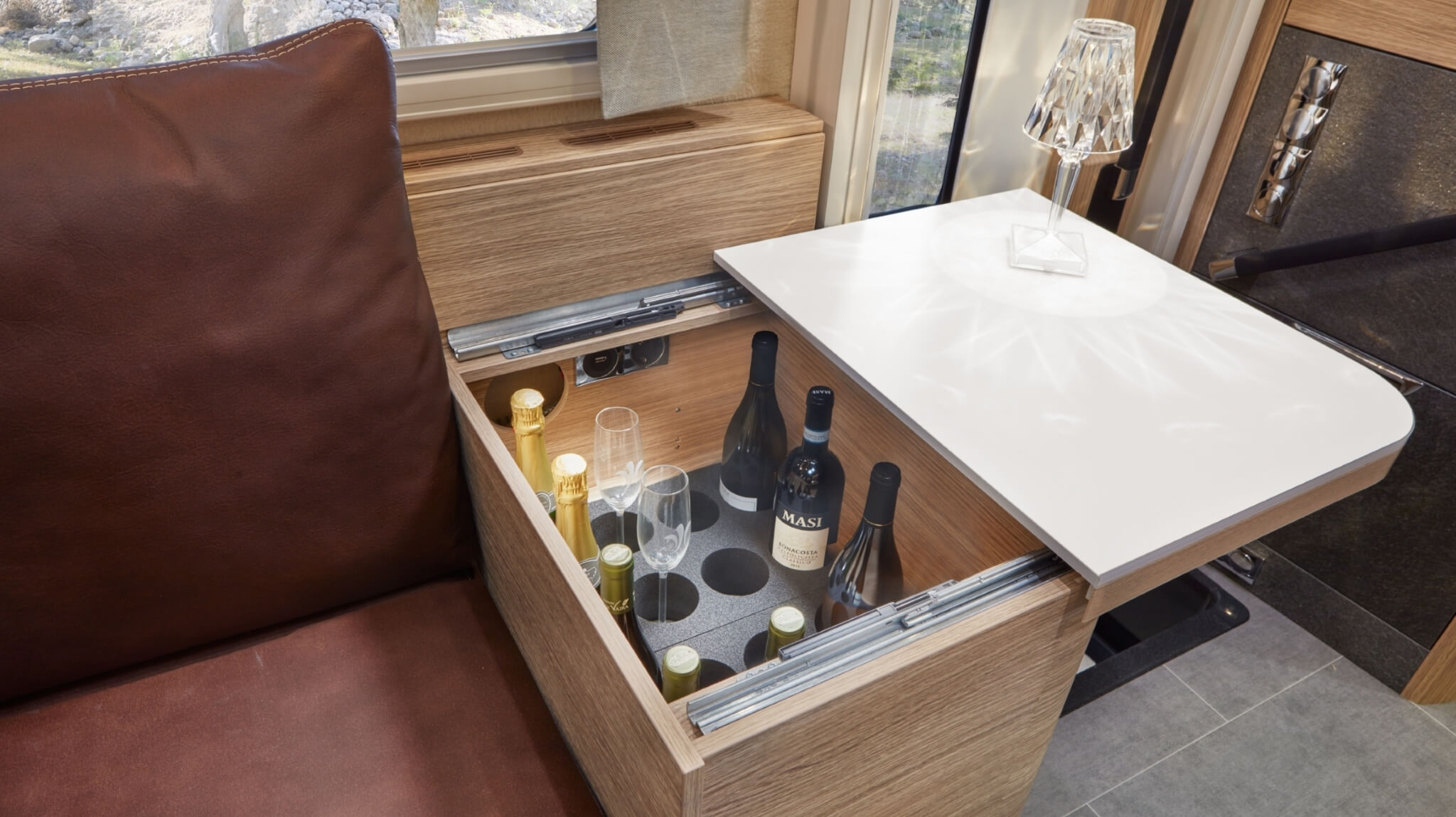 niesmann-bischoff-flair-bar-mit-getraenkenjpg
