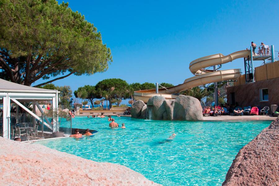 camping-arinella-bianca-piscine-bord-de-mer-11-1jpg